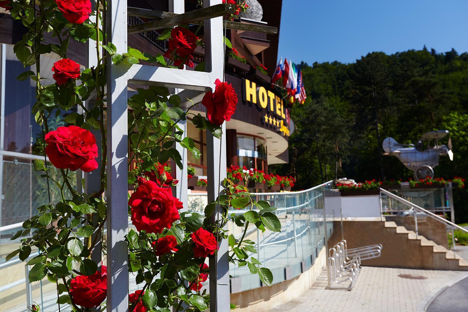Hotel Eroplan Rožnov pod Radhoštěm Eksteriør billede