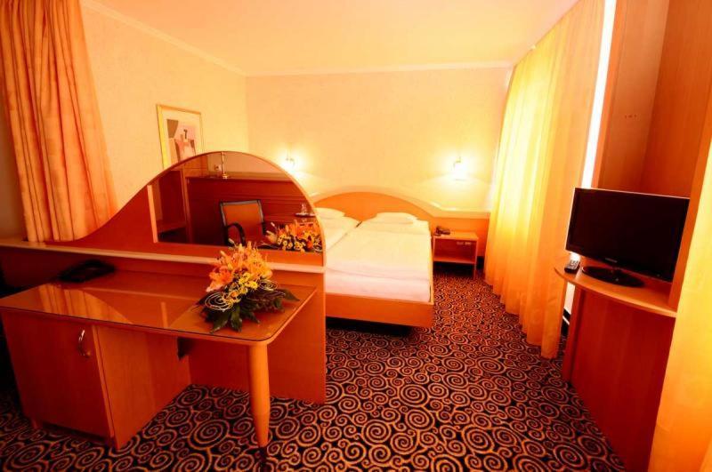 Hotel Eroplan Rožnov pod Radhoštěm Eksteriør billede